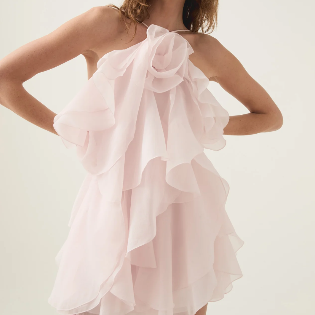 Seasonal Styling with Preloved Pieces: How to Transition Your Wardrobe