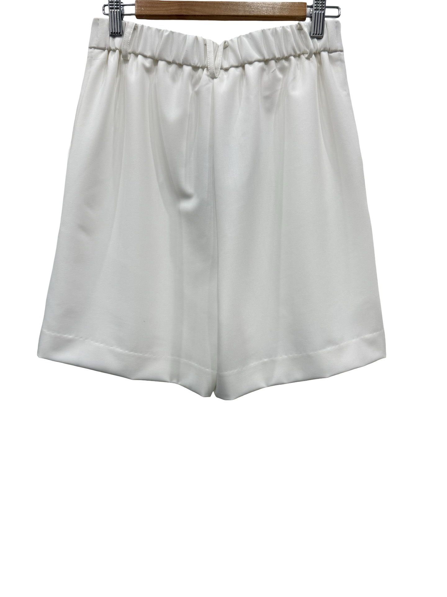 Vik & Woods Shorts Ivory NWT 1