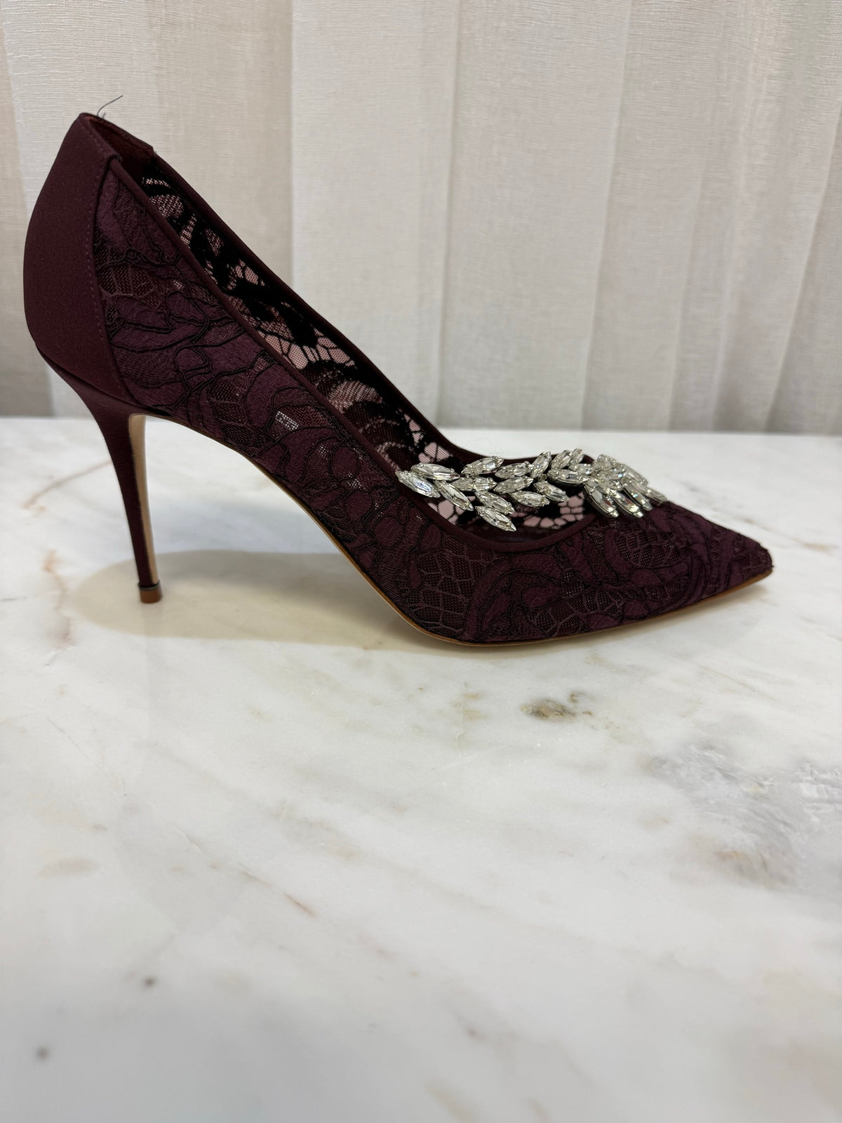 Manolo Blahnik Burgundy Lace Nadira Heels 38