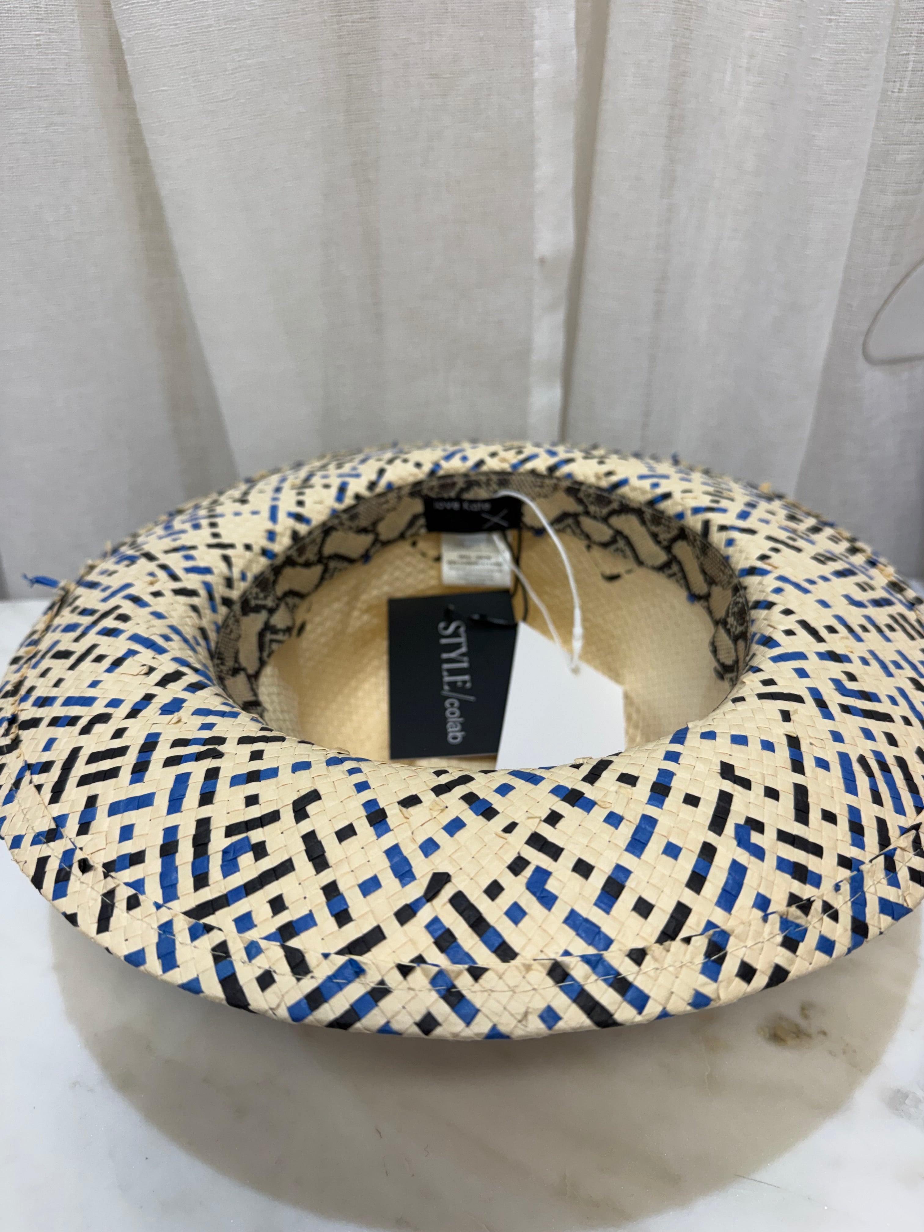 Love Kate Straw Hat w Blue Pompom