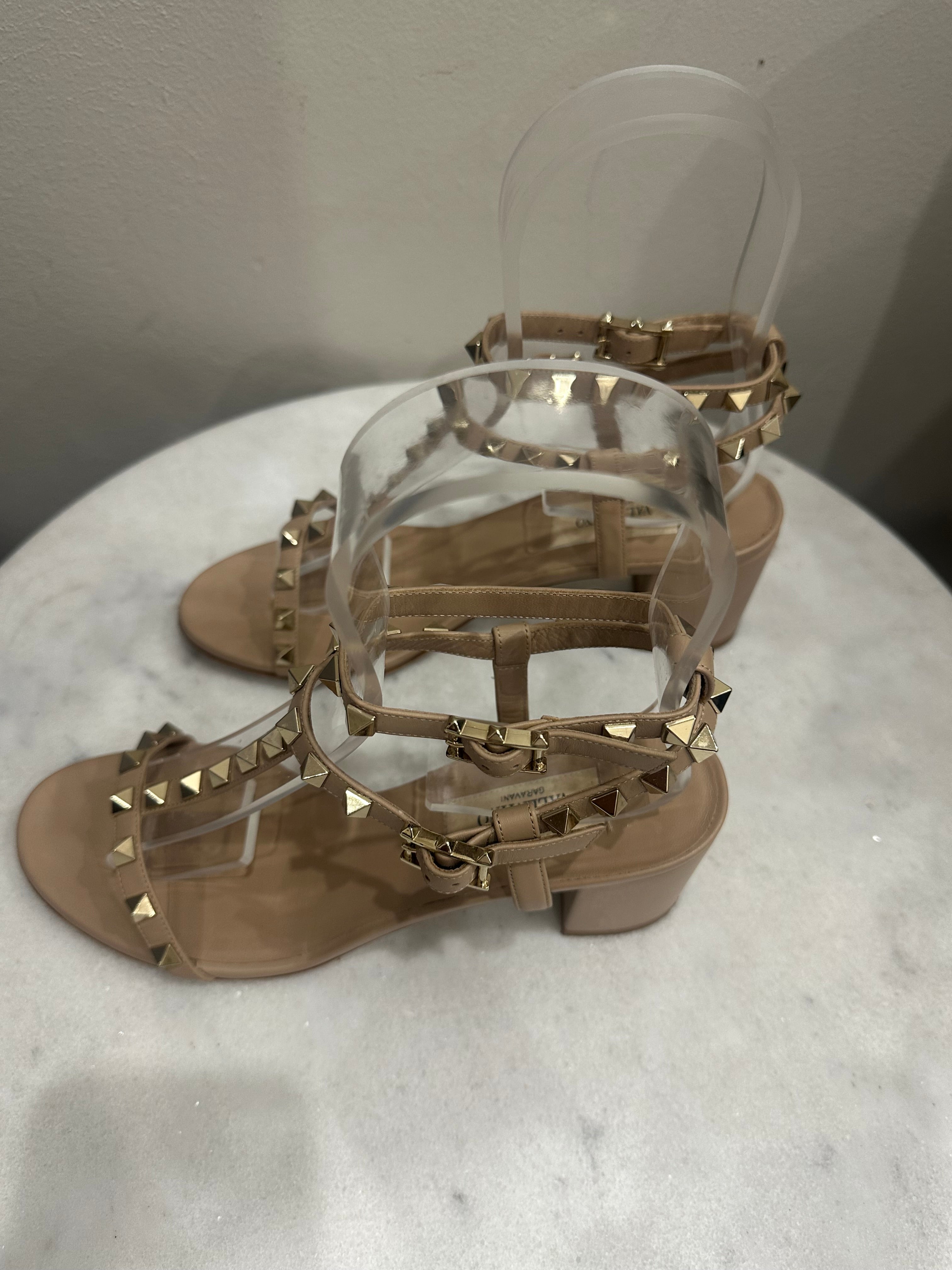 VALENTINO Nude Rockstud Heels 37