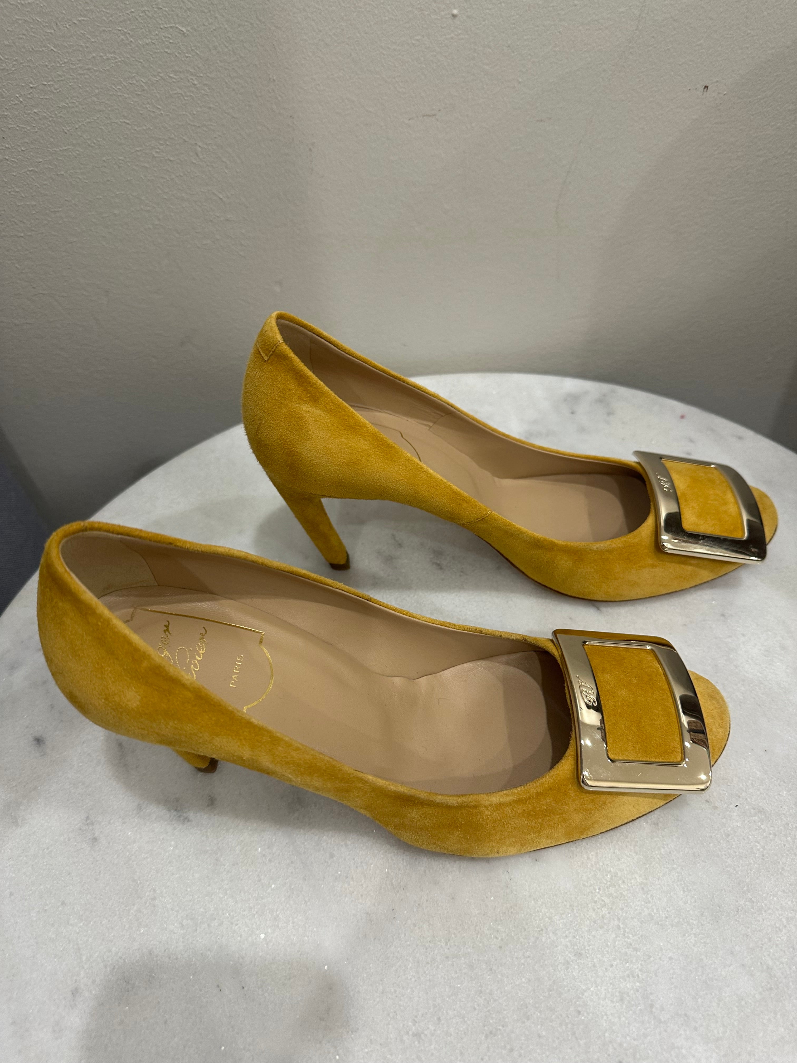 Roger Vivier Mustard Heels 36