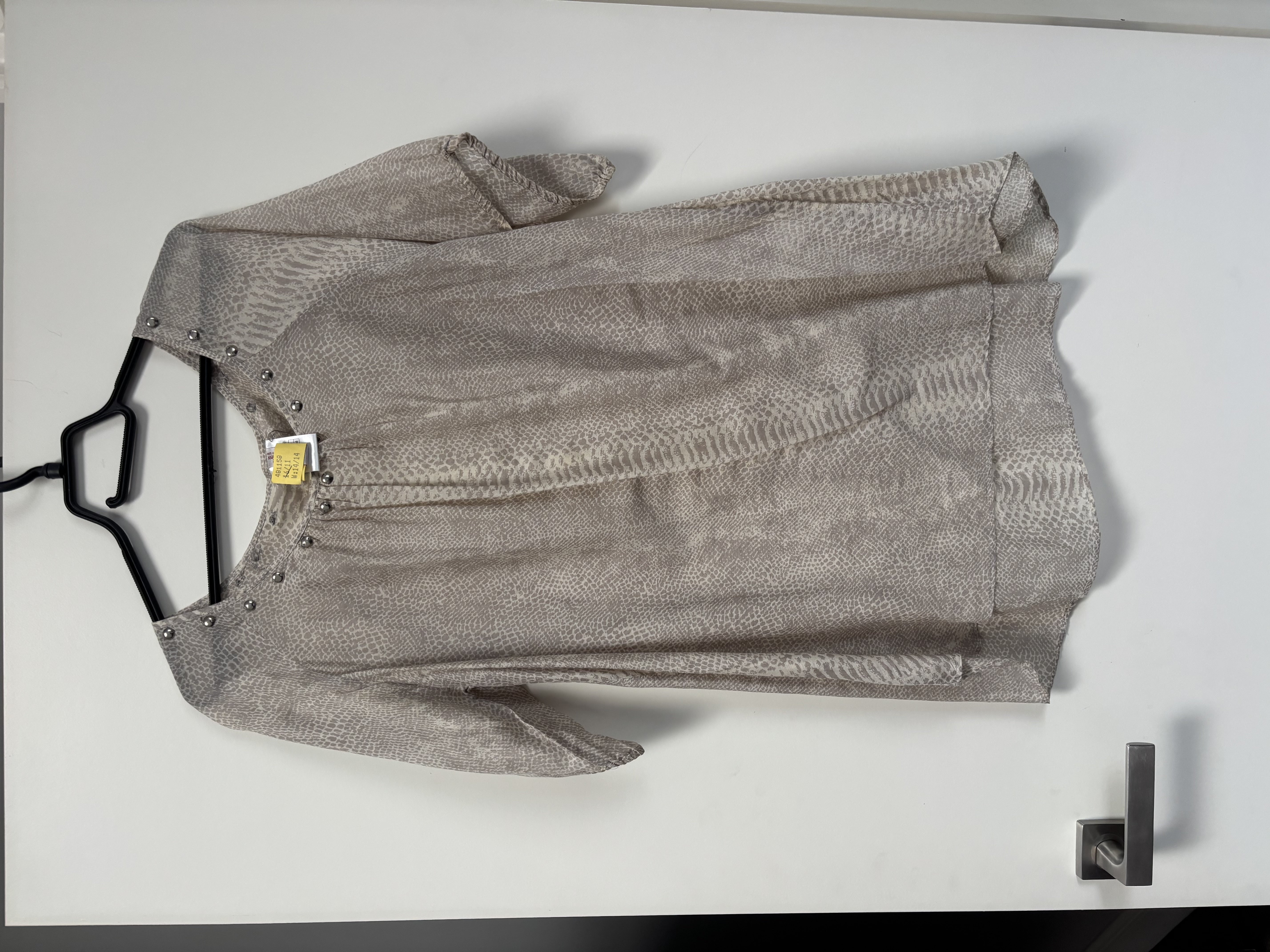 2 Lillies Taupe Top 12