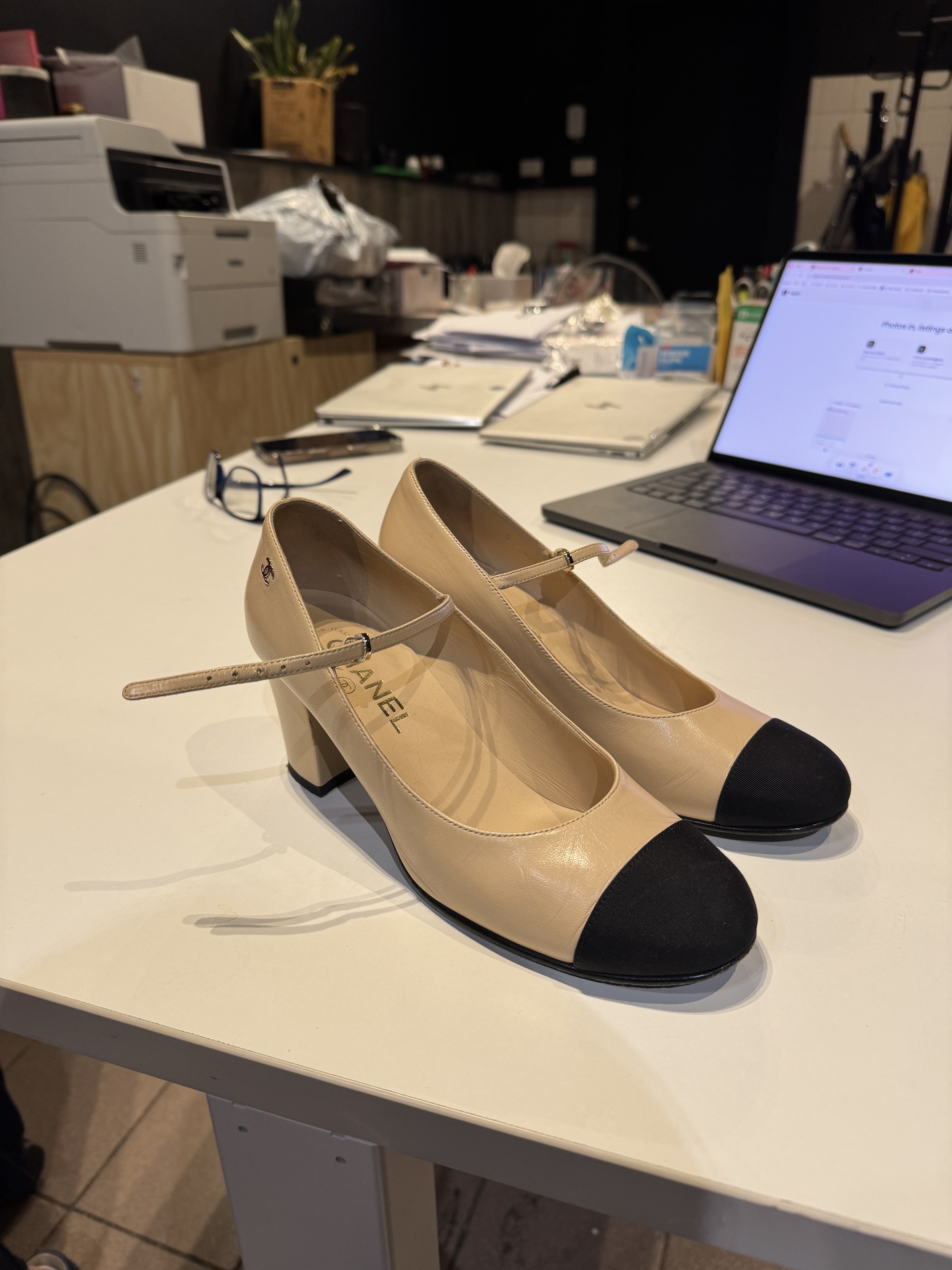 Chanel Beige Black Heels 38.5