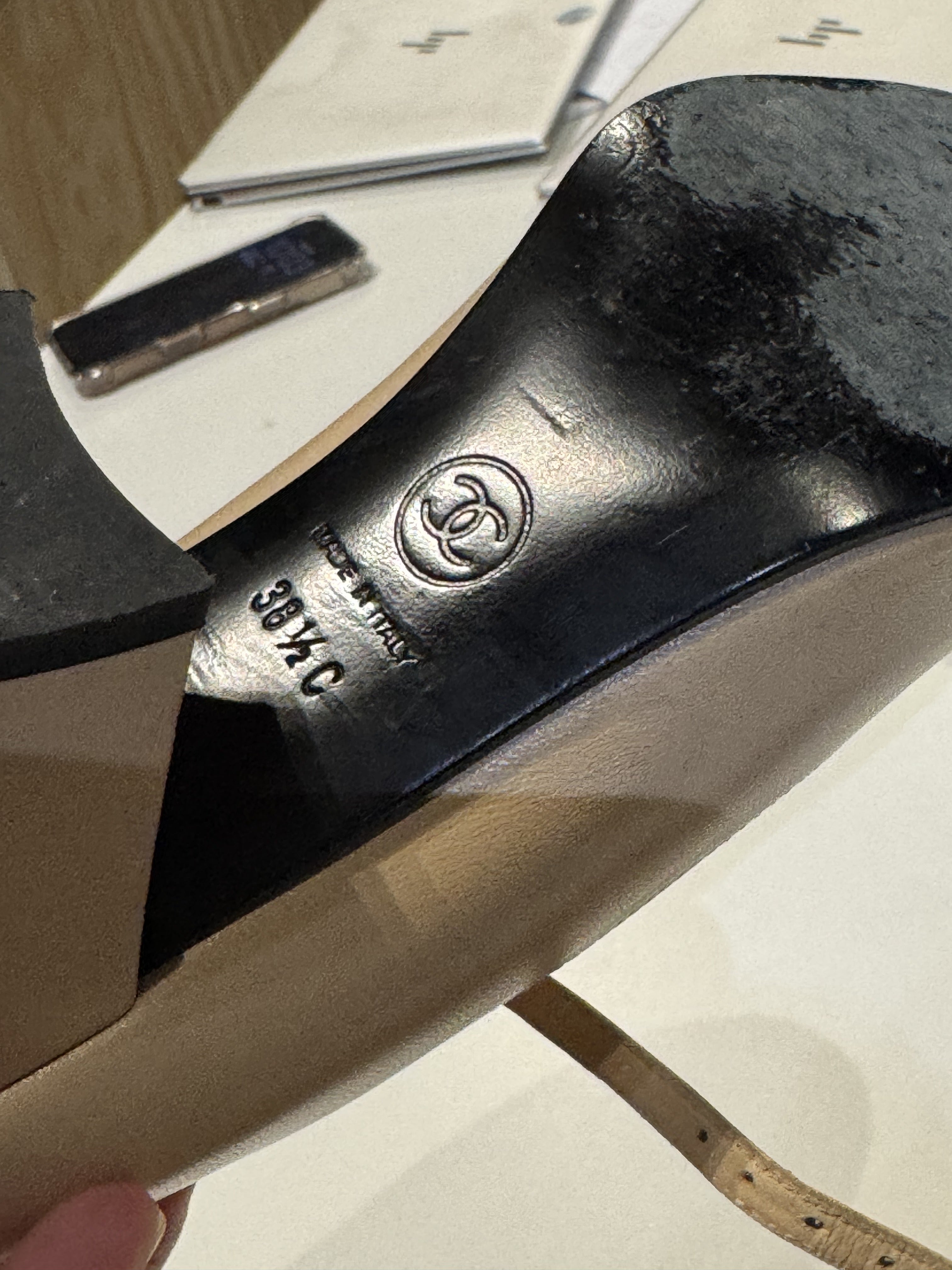 Chanel Beige Black Heels 38.5