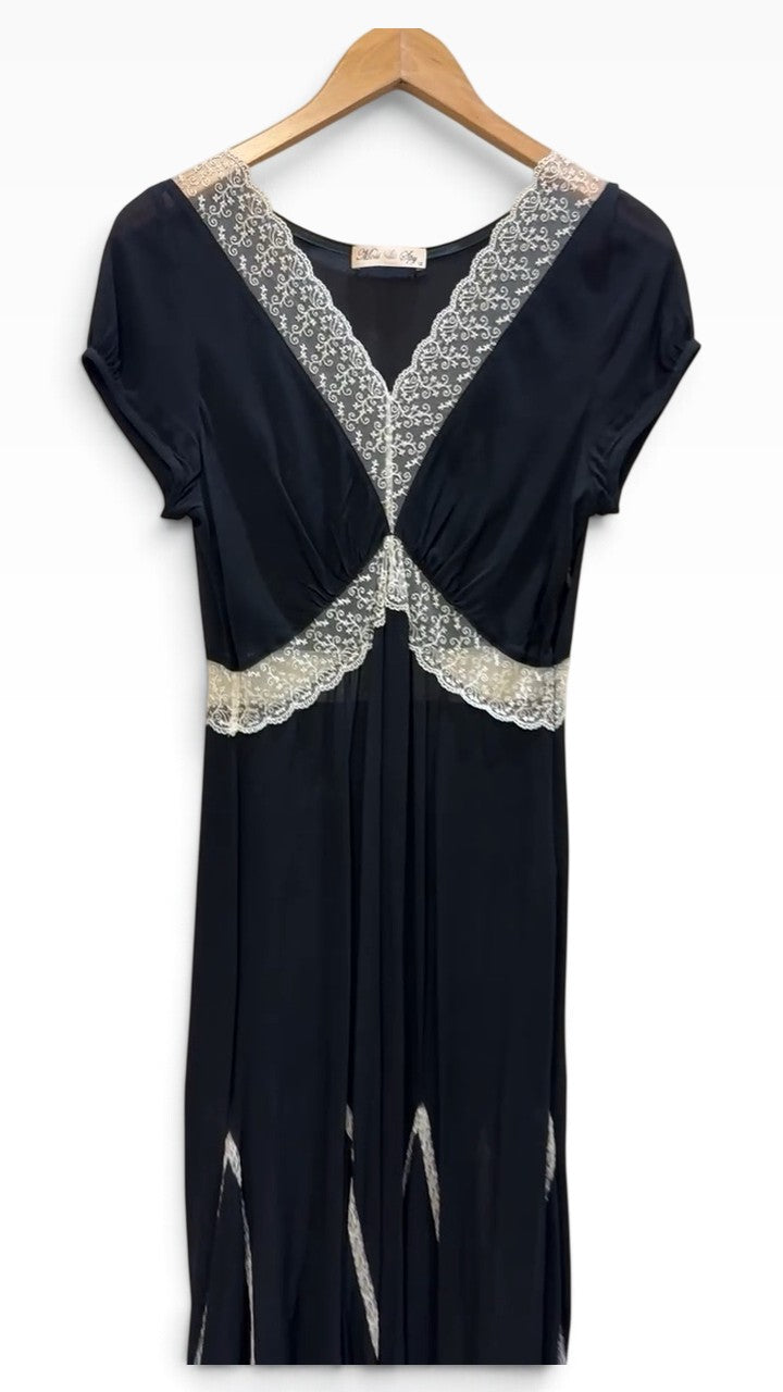 Moss & Spy Black Lace Dress 12 – preloved at STYLE/colab (photo 5 of 9)